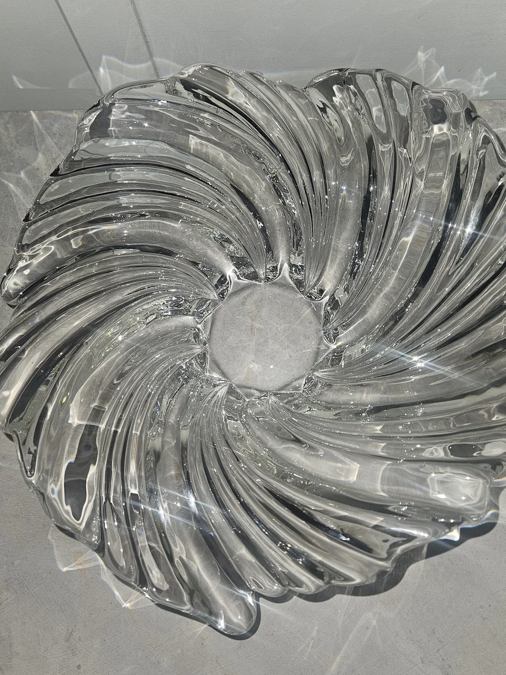 Mikasa Clear Swirl Sculpted Glass Centerpiece Bowl